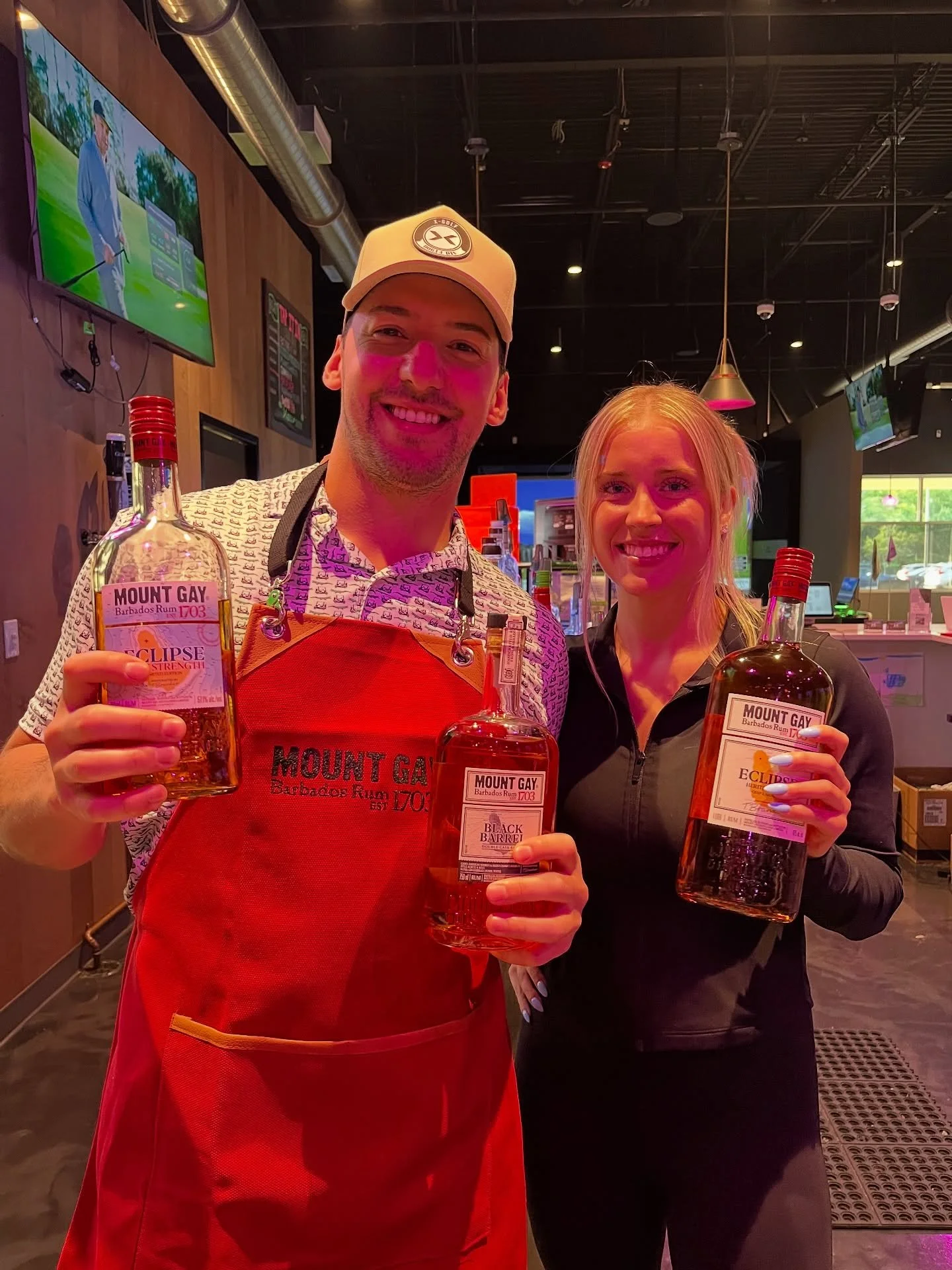 A huge THANK YOU 🙌 to @mountgayrum for sponsoring our @blackhawkgolfct Outdoor/Indoor tournament yesterday 🏌️‍♂️as well as sponsoring the #travelers ticket giveaway! 🎟️Congrats to the winner @rhymeswithgrile