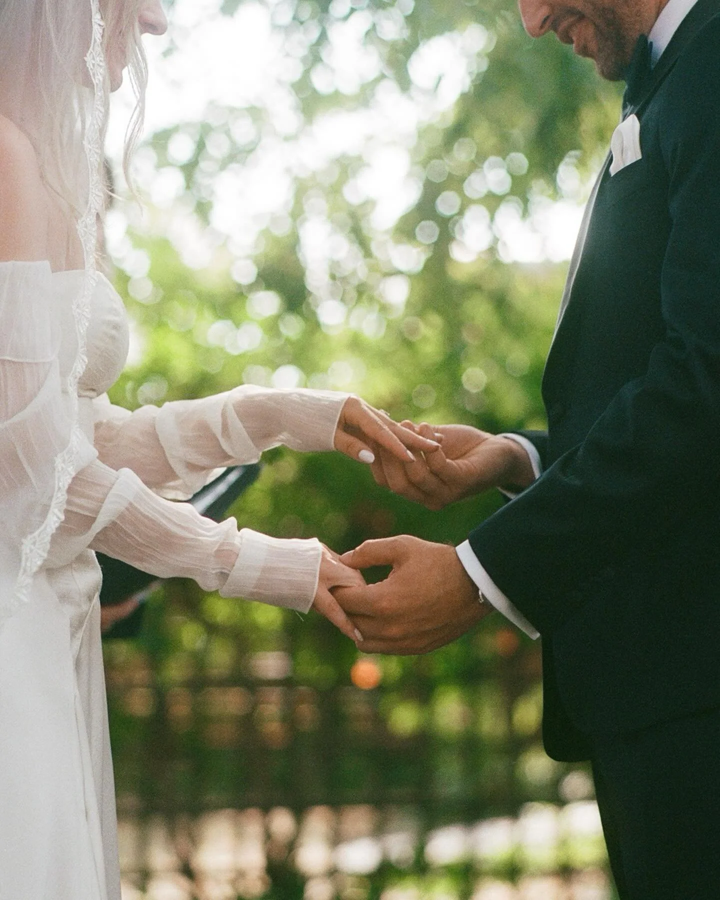 Wedding days don&rsquo;t have to follow a script. 🤍

Choose what feels right for you as a couple. Maybe that means an untraditional ceremony space, followed by an incredible dinner at a restaurant with fantastic food and cocktails. Intimate, relaxed