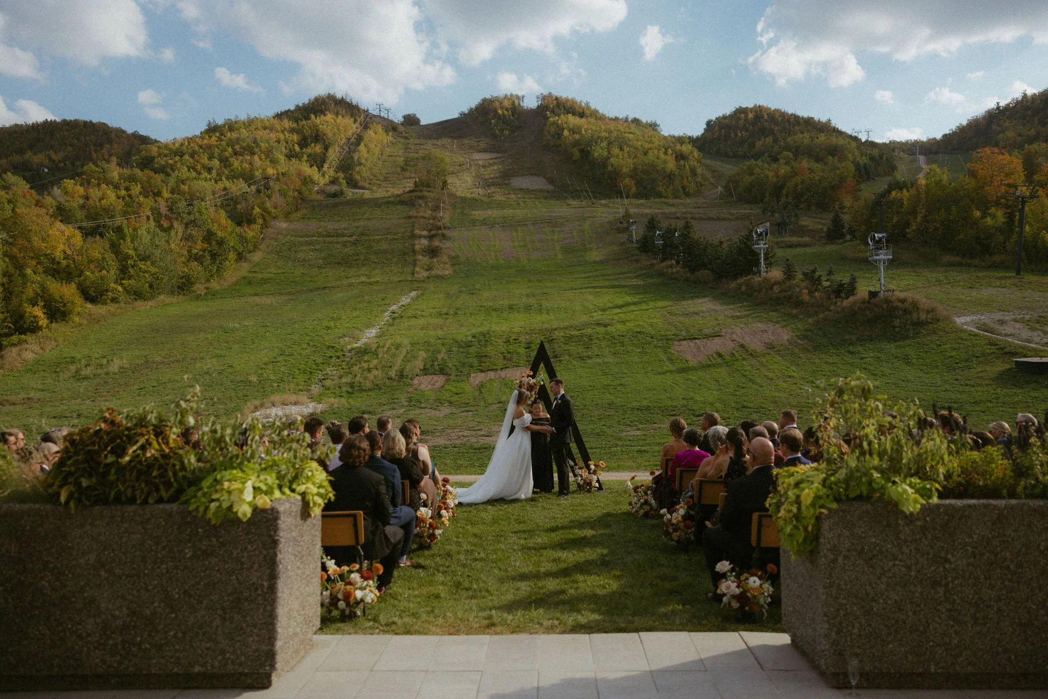 melssatwistevents_privateskiclubwedding_georgianpeaksclubwedding_peakswedding105.jpg