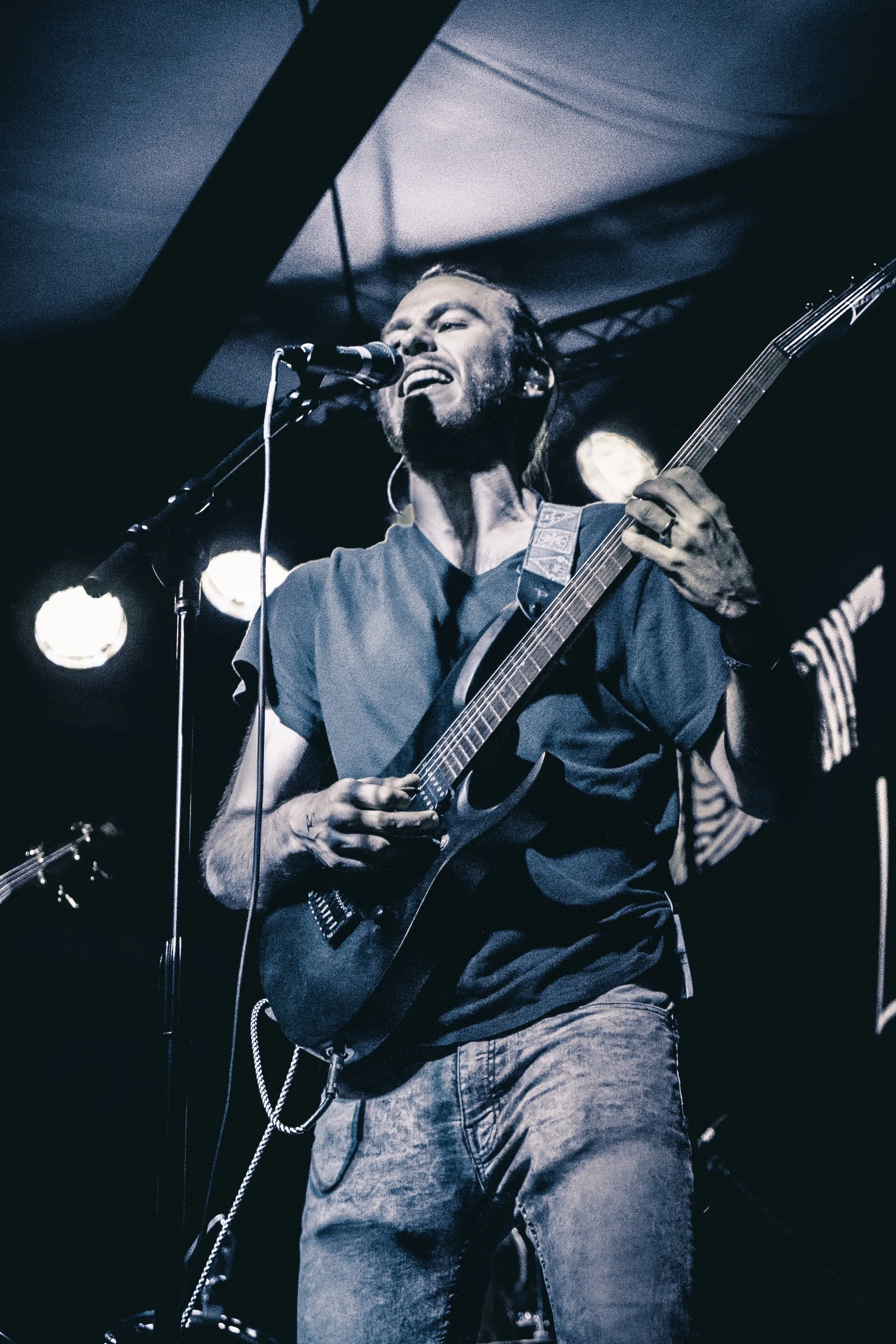 Thomas Kelly - Guitar