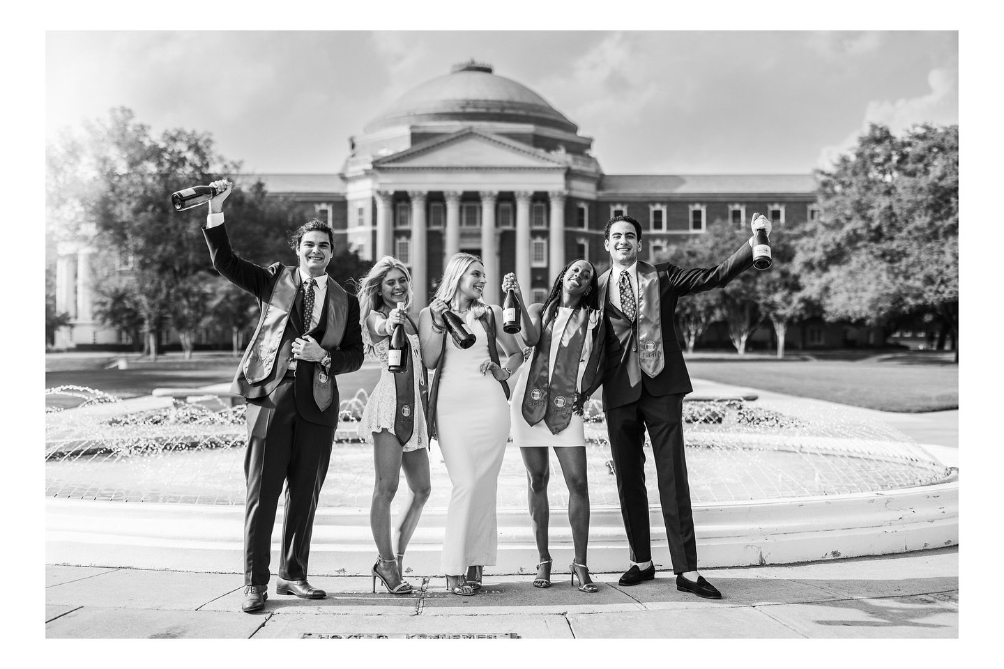 Yep, group graduation photos is definitely the move. Get your core group of friends together, and document this moment in time! Wish I had something like this when I was younger. Adding to my list of services immediately! 

#classof2024 #smu #smumust