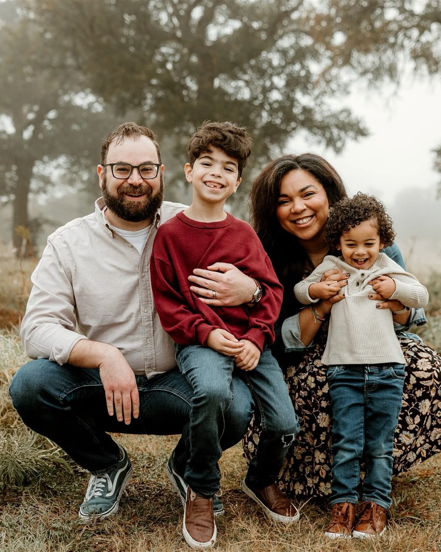 This is your sign to NOT reschedule the shoot if there&rsquo;s fog. I know it&rsquo;s a vibe that&rsquo;s not for everyone, but can still be beautiful! That haze is dreamy. Lots of fun was had with this crew.

DFW Family Photographer | Fall Photos | 