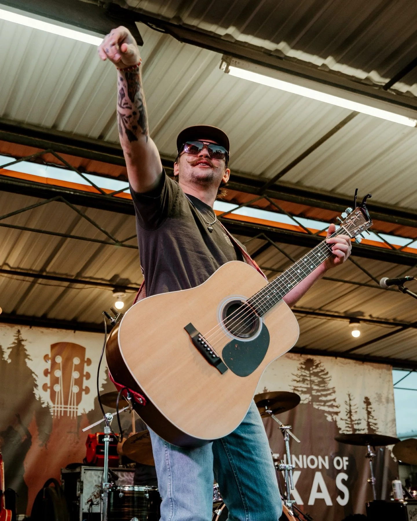 He&rsquo;s been called one of the hottest new names to hit the scene for a reason. Dude put on a great show and made time for tons of fans. 

More highlights from the 2026 Risk It For The Brisket event. Shot for @cutexas 

Live Event Photographer | C
