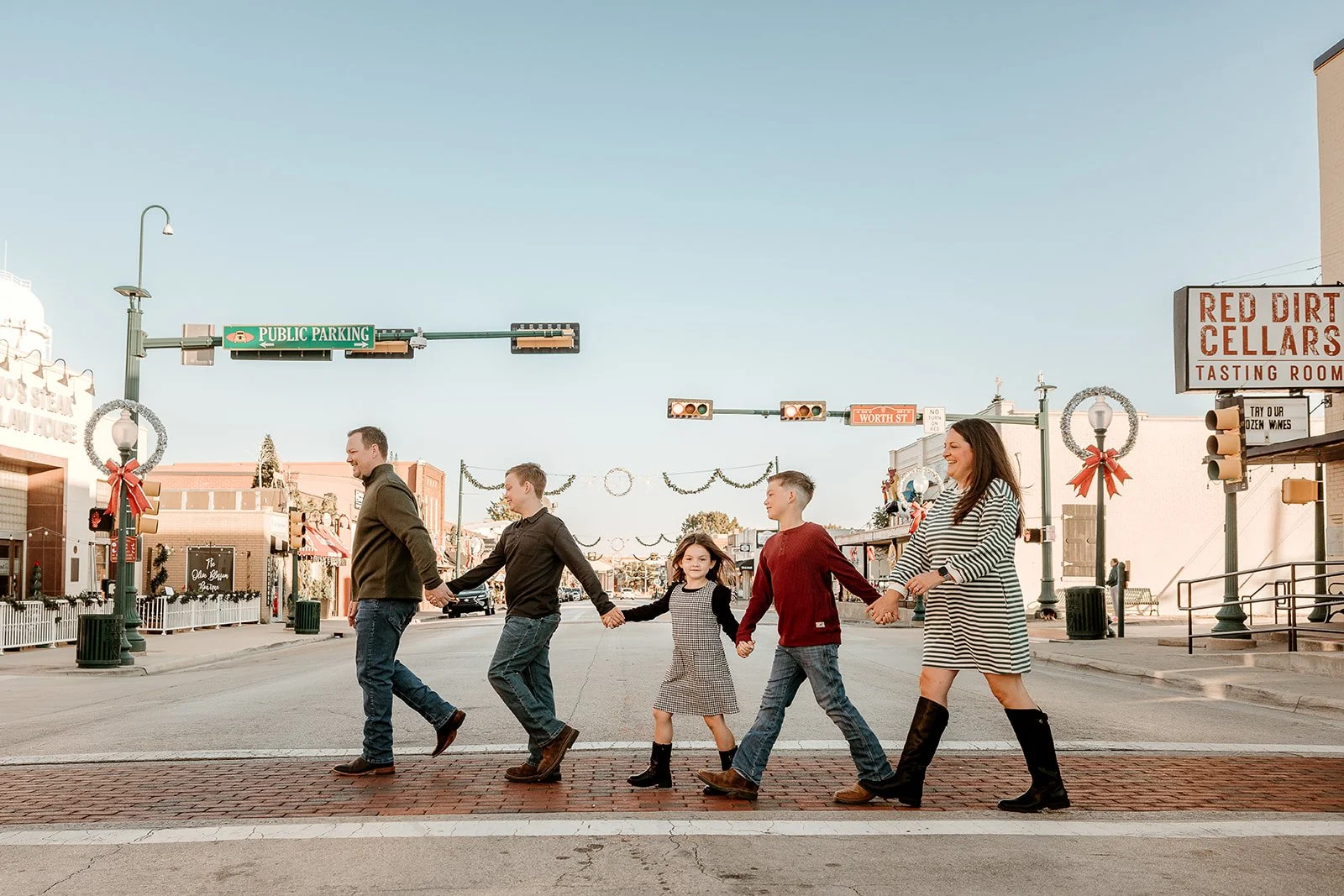 Family Photos in Downtown Grapevine | Christmas Capital of Texas