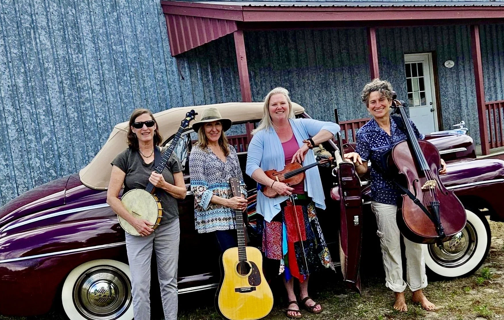 Pizza and Music in the Yard ft. Maine Coon Cats Band 