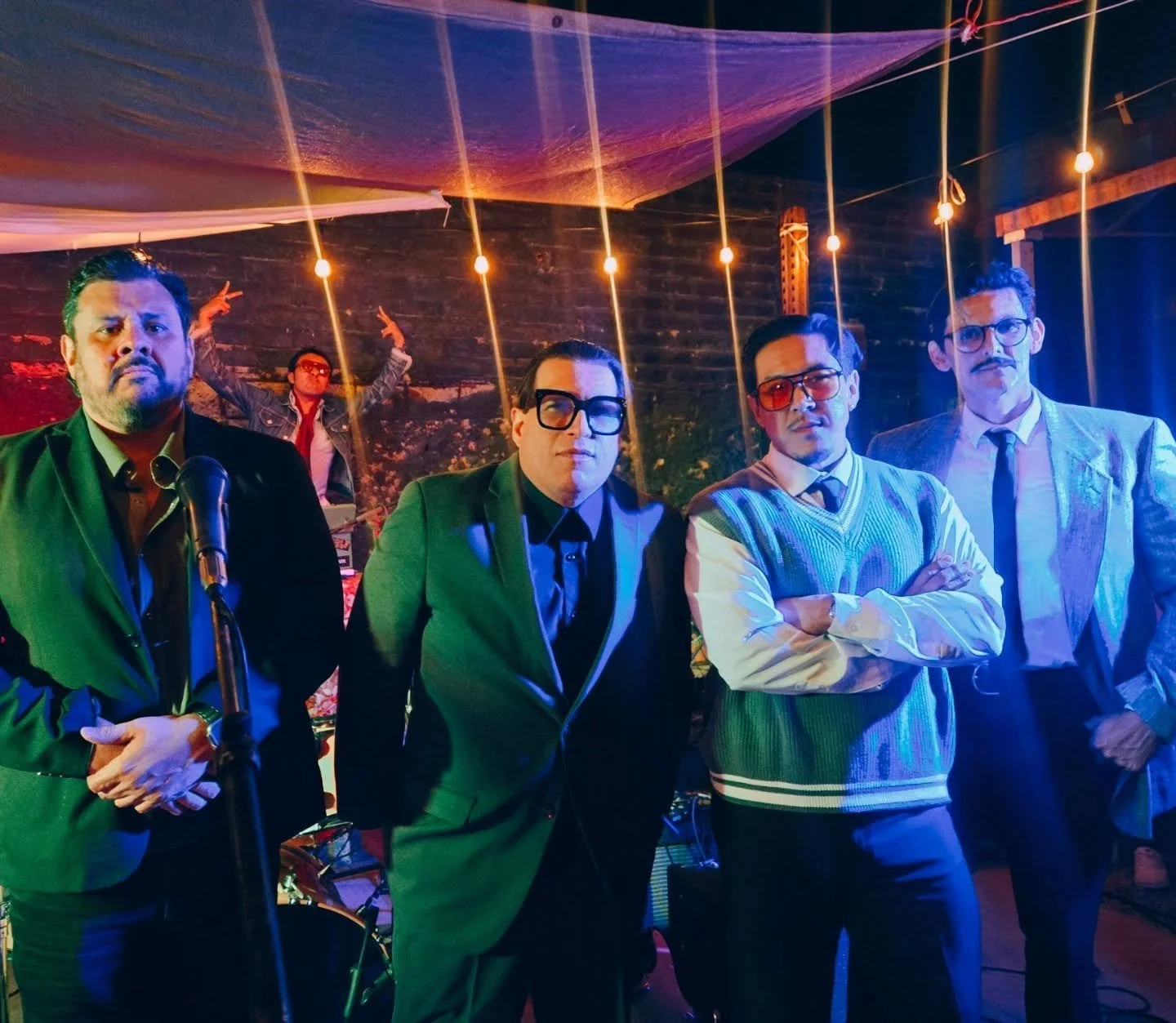 Ayer 4/6 and&aacute;bamos por Tijuana de vacas en lo que unos del grupo estan en break.
Y por suerte nos invitaron a subir al escenario abrirle a LOS DUG DUG'S! 😫❤️

Sapo Verde Orlando de Soundwave Bar 🎂

THEE FULL ALMIGHTY SIX MAJESTICS EXPERIENCE