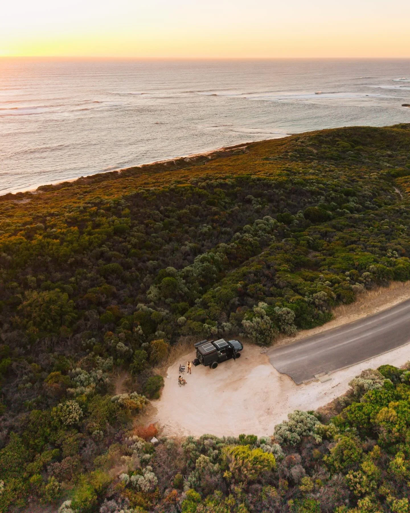 After dreaming of doing a South West roadie for the longest time ever, it feels incredible to be finally here. Long stretches of red dirt framed road with lush green Australian bush lead the way while we head along the coast. Roos, cows and even emus