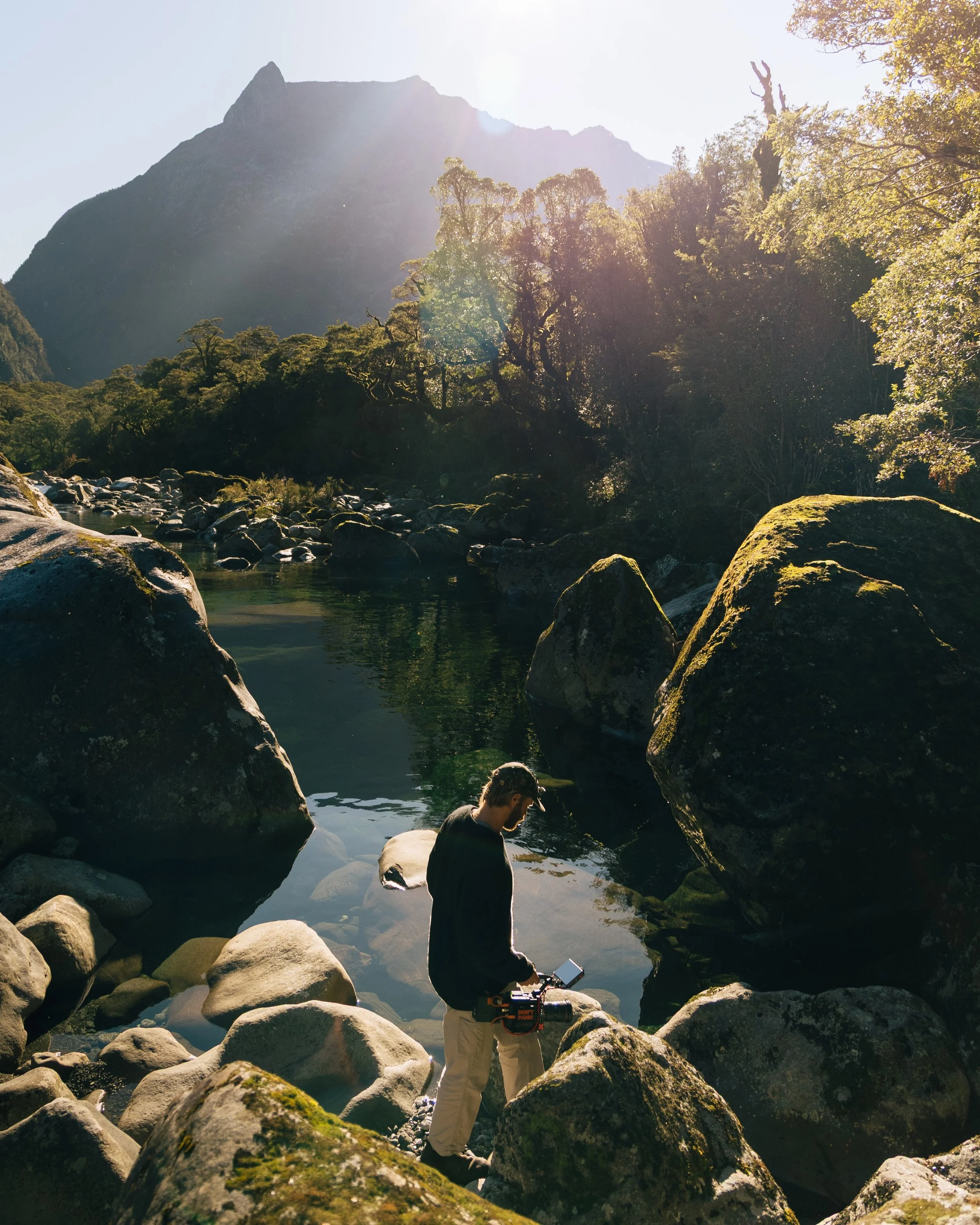 A weekend in Milford Sound, back to where it all began. Blue skies, slow mornings, and a reset before the winter snow rolls in. Switching off at @milfordsoundlodge was exactly what we needed.