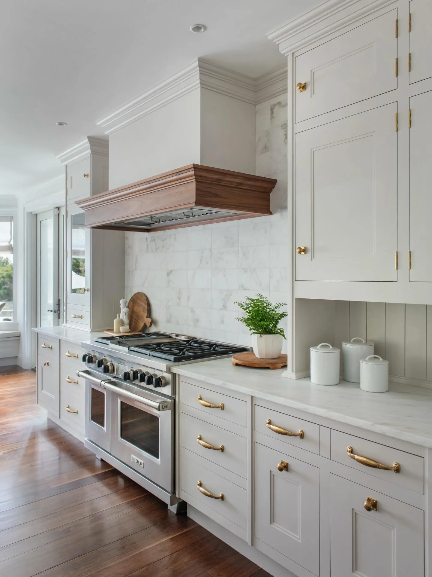 A classic kitchen design by @christopherpeacock with accents, lighting and furniture by KGID at our Charlestown project

Builder: @srfinehomebuilders 
Interior Design: @kategelfandid 
Millwork: @christopherpeacock 
Photography: @natreaphotography 

#