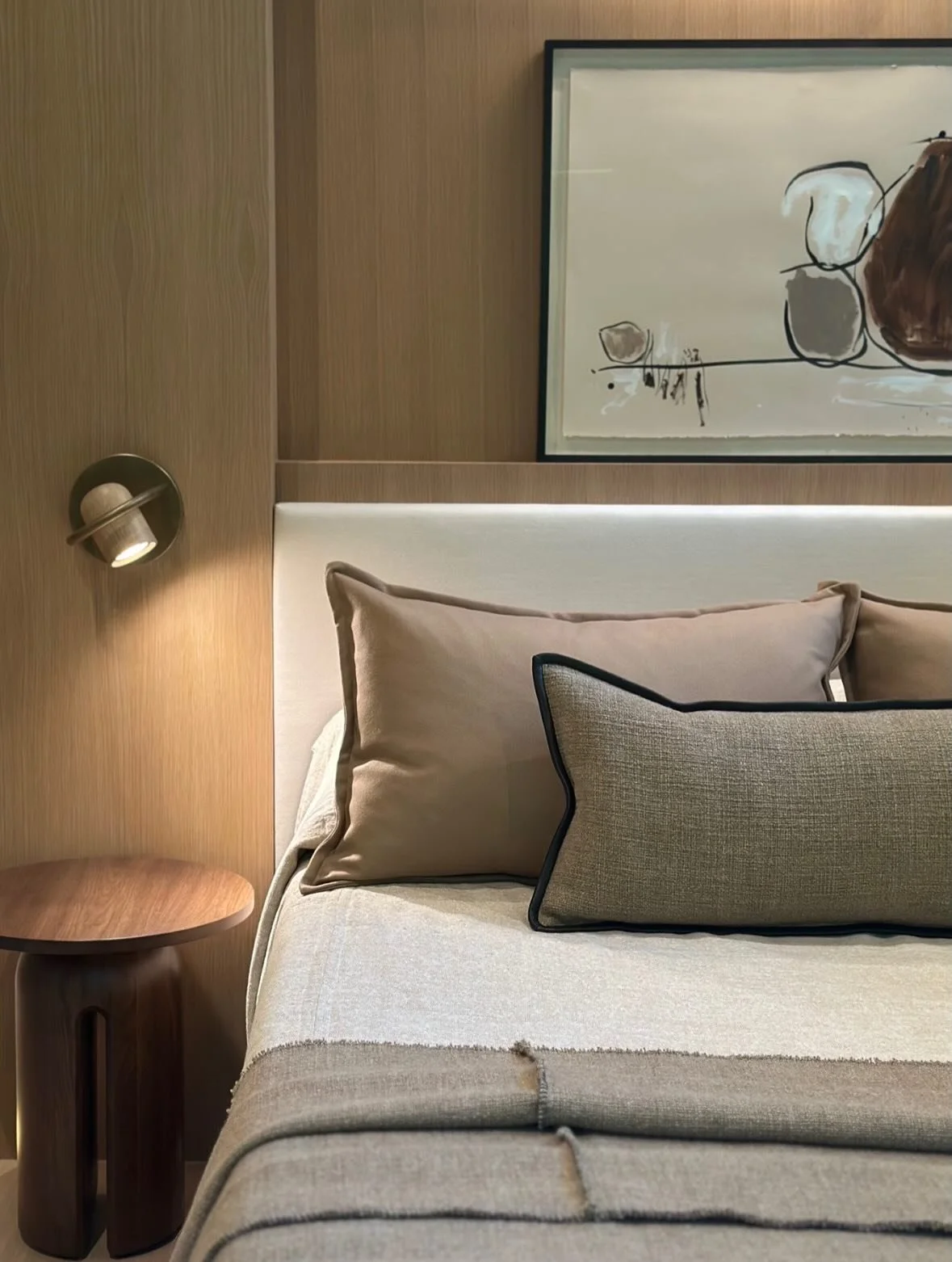 Bedroom details at our mid century modern renovation #kgid #kategelfandinteriordesign 

Builder: @pruttingbuilder 
Architect: @studio.nda @nicholasderamoarchitect 
Interior design: @kategelfandid