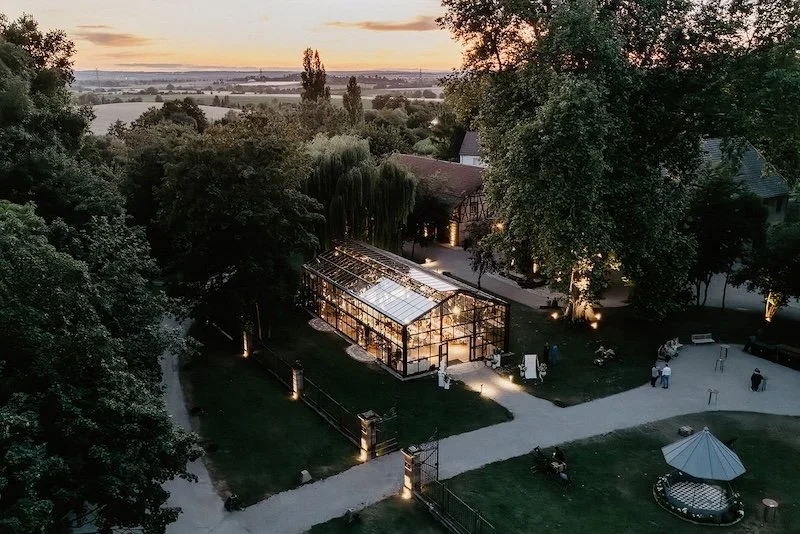 Abendstimmung auf dem Schlossgut Lautenbach, beleuchtete Orangerie der Hochzeitslocation bei Heilbronn