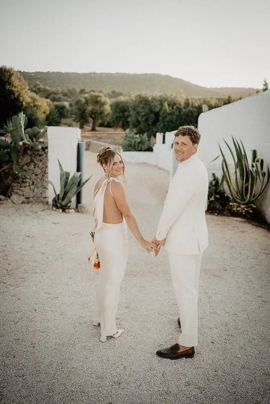 Brautpaar bei mediterraner Hochzeit in der Toskana in einer italienischen Villa
