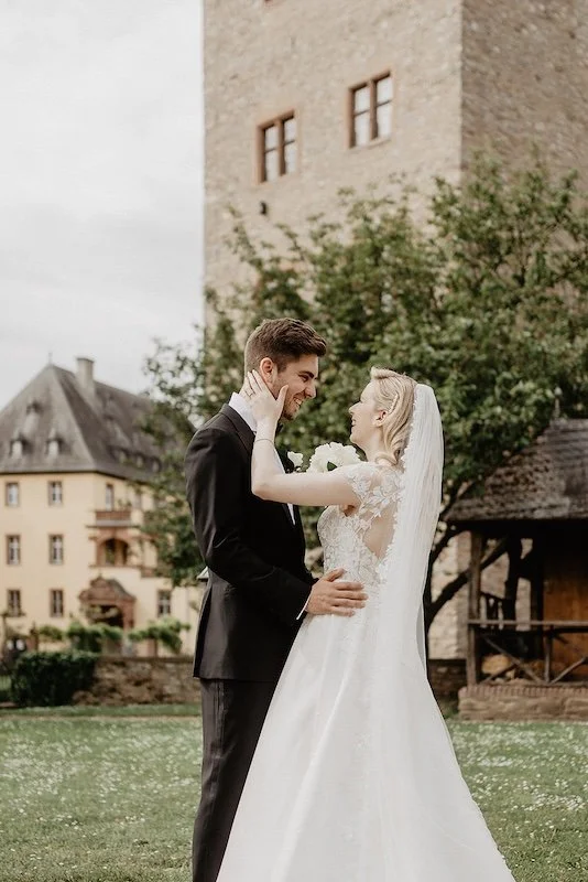 Brautpaar vor Schloss Vollrads im Rheingau