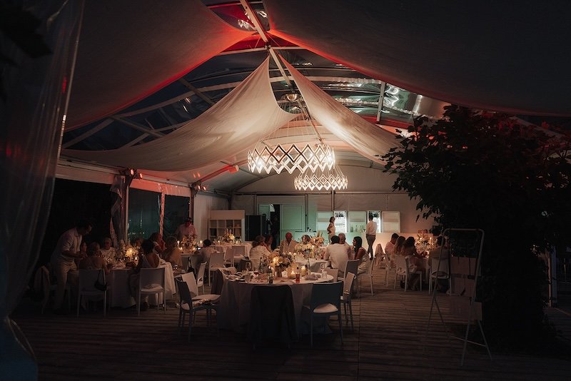 hochzeit abendstimmung dinner zelt hofgut nonnenau mainz