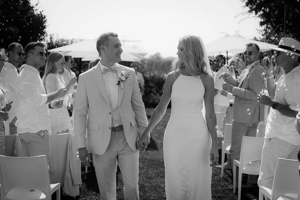 auszug brautpaar gäste konfetti hochzeit mainz hofgut nonnenau