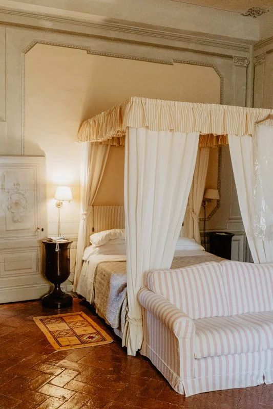 Historic Room with a Four-Poster Bed at Villa Il Poggiale