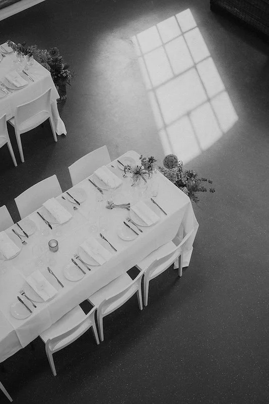 Licht und Architektur im Alten Auktionshaus Mainz während einer Hochzeit