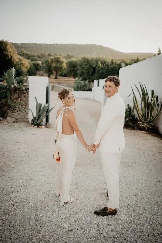 Brautpaar bei einer Hochzeit in Apulien – dokumentarische Hochzeitsfotografie in mediterraner Umgebung