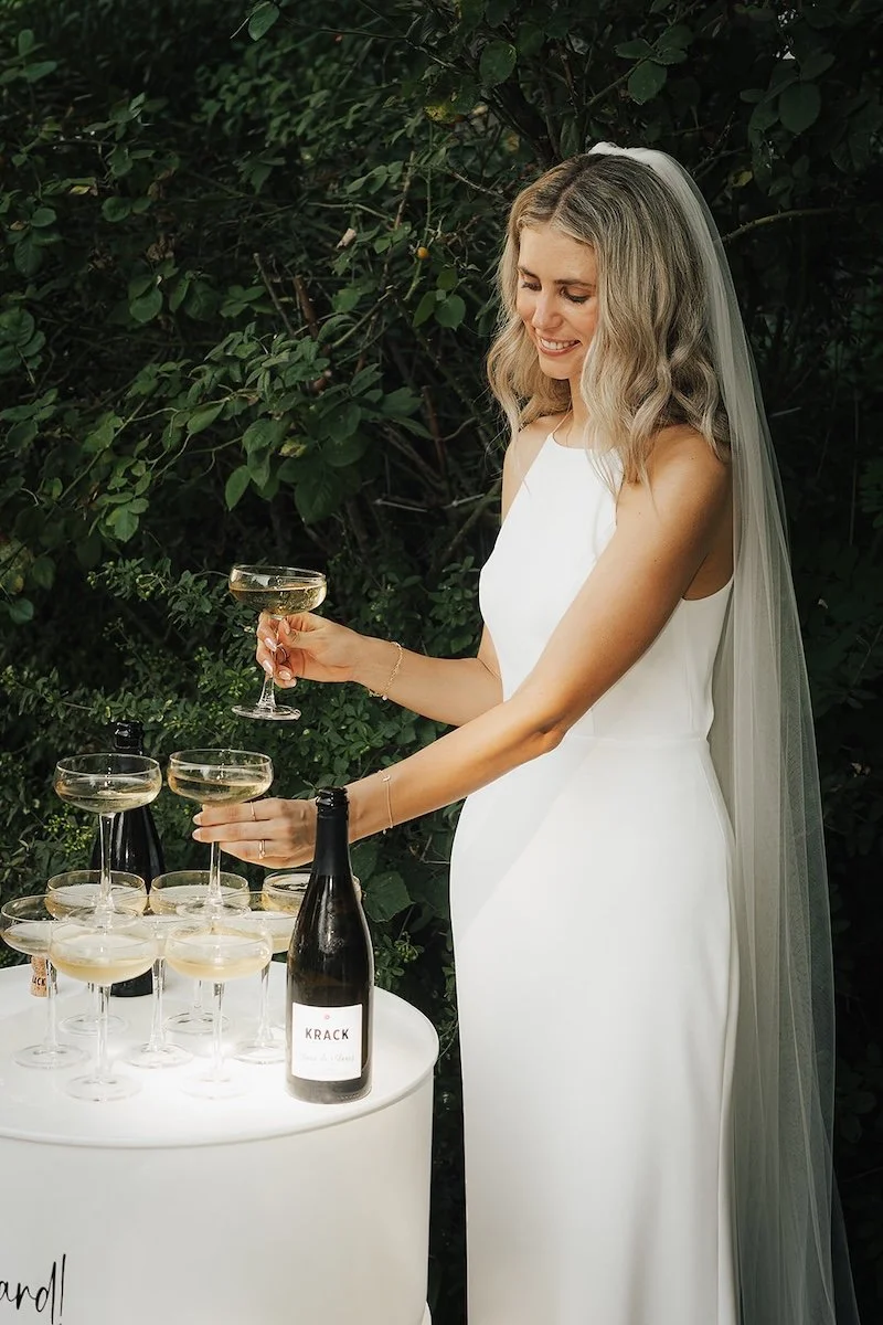 braut sekt einschenken empfang garten hochzeit hofgut nonnenau mainz