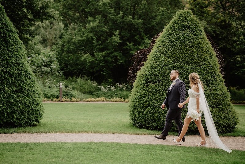Brautpaar im Garten des Kloster Eberbach im Rheingau