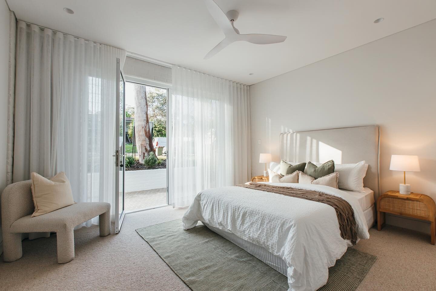Our Bateay Bay project features shadow line skirting and shadow line ceiling throughout the home.

Pictured here is the guest suite with custom wardrobes. The guest suite looks on to the front garden and also features an ensuite.