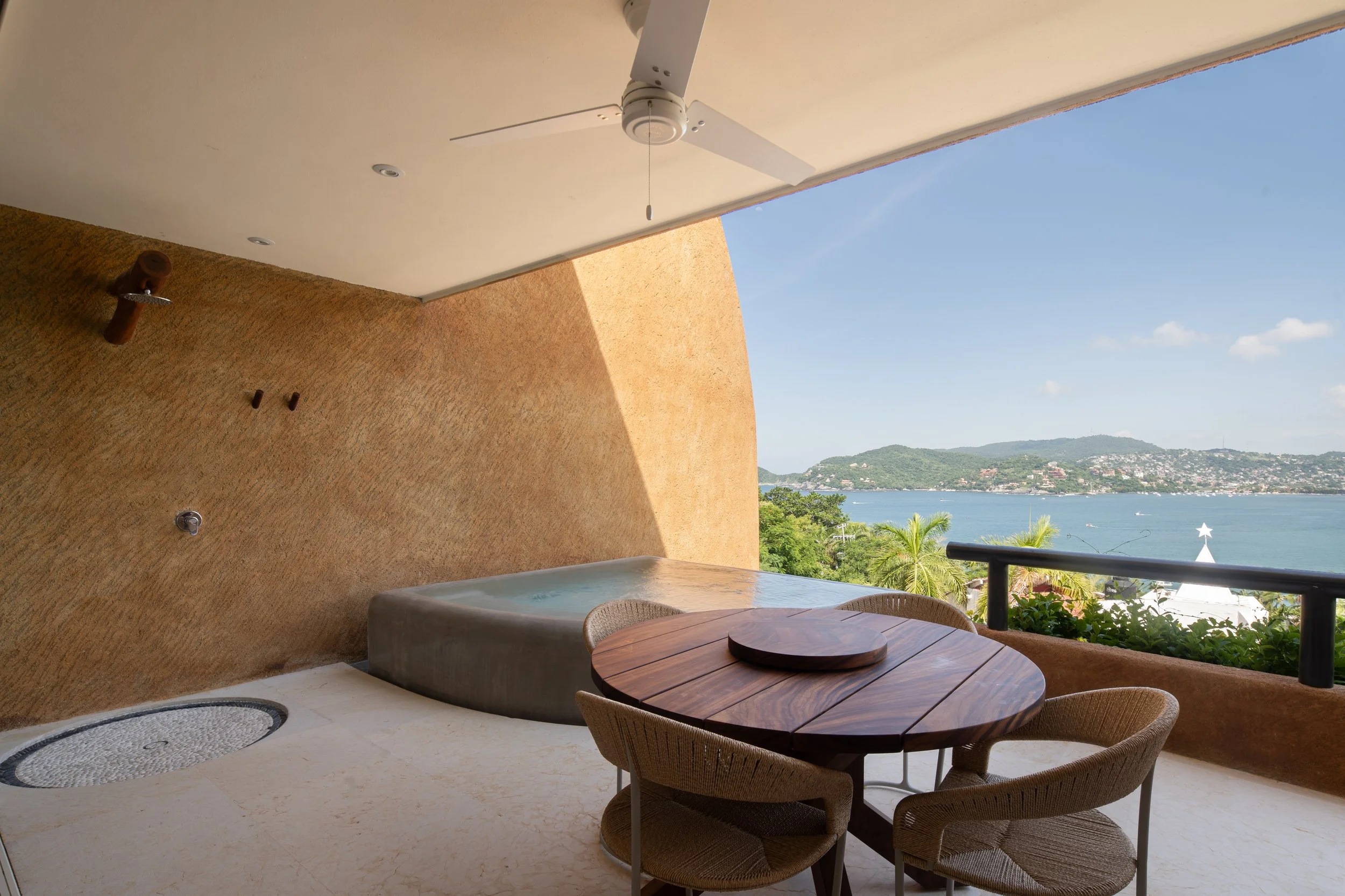 LIVE_TATU201-4 (1).JPG