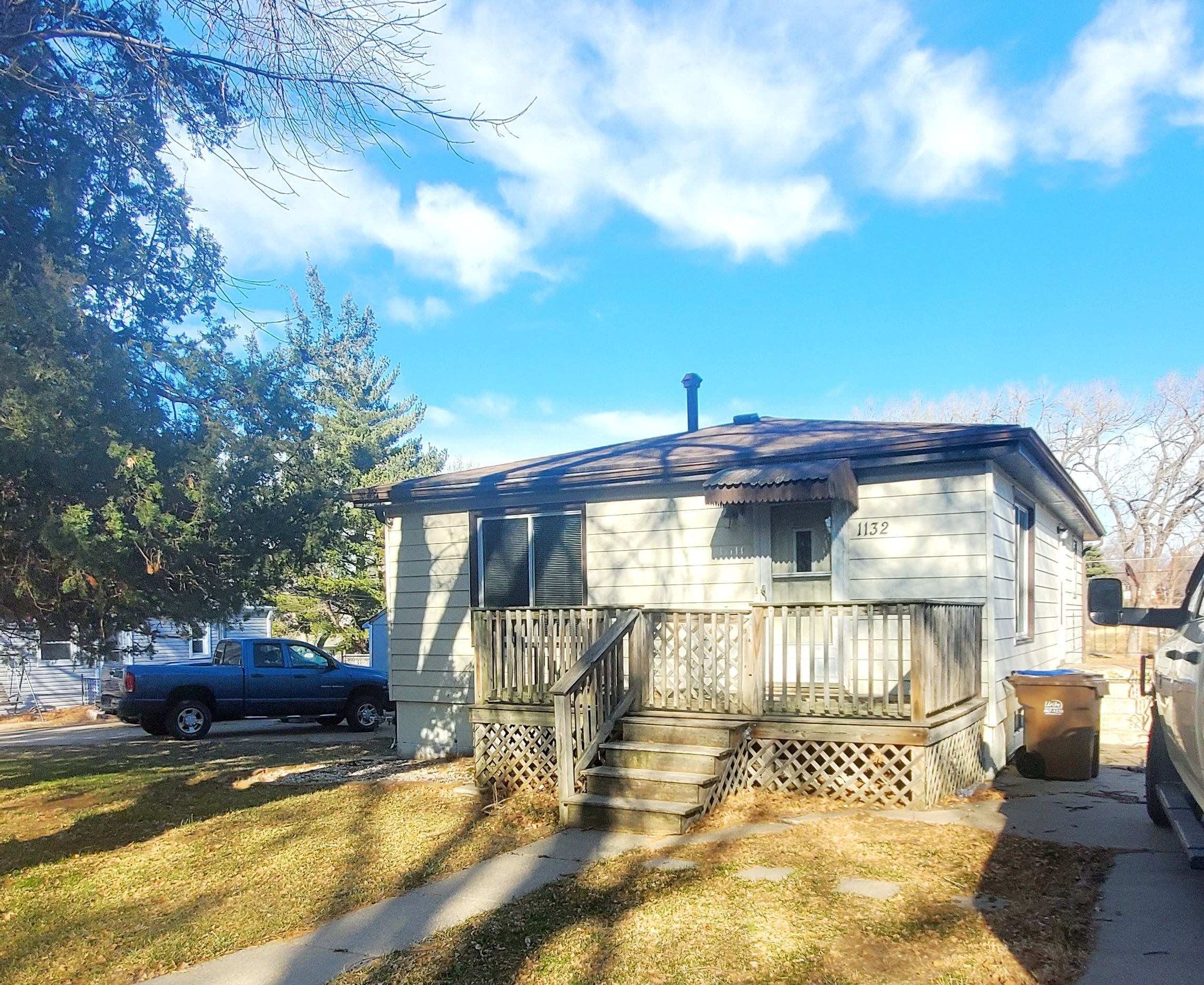1132 Knox Street