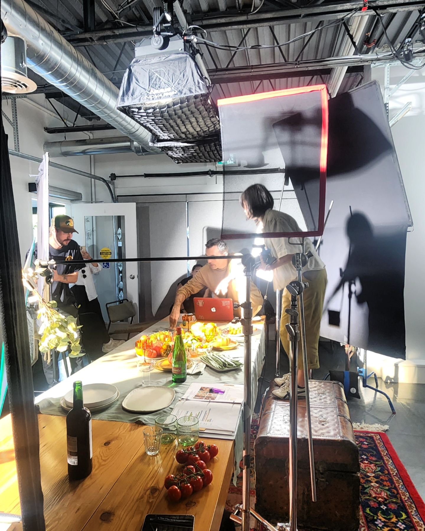 Package Truck on a roll today! 

Table top shoot, playing Aputure 1200D, X2 Nova 300C's rigged overhead, CRLS Mini Kit for texture and lots of flagging and netting. 

Gaffer @jacksongreen
