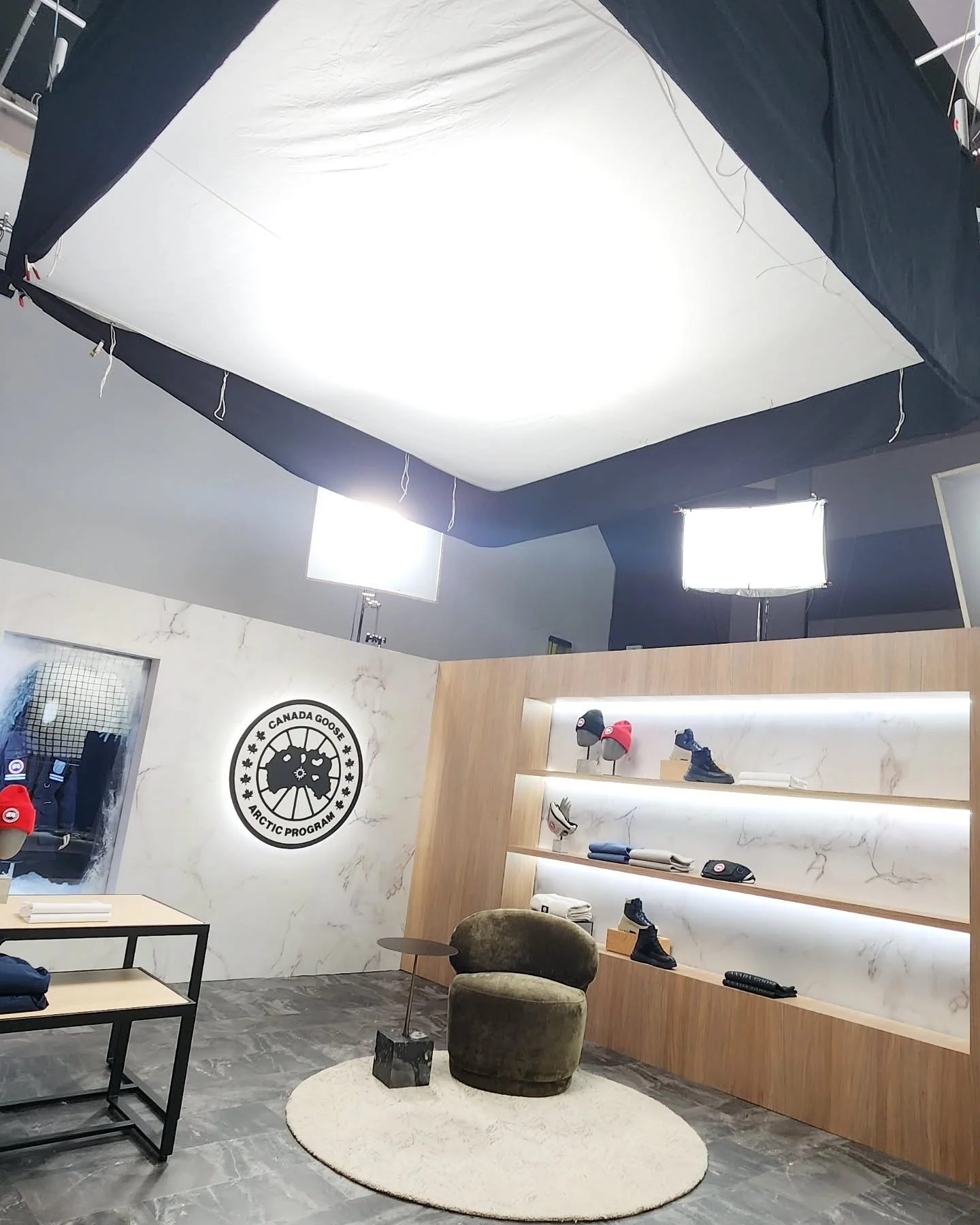 Package truck out in the wild again... Full studio loadout going on here, 10x10 softbox overhead, 1200x, Titans, Novas and Litemats playing here, as well as a 8x8 magic key and a lots of grip for control. 

DP @alimsabir 
Gaffer @liamvanderploeg 
KG 