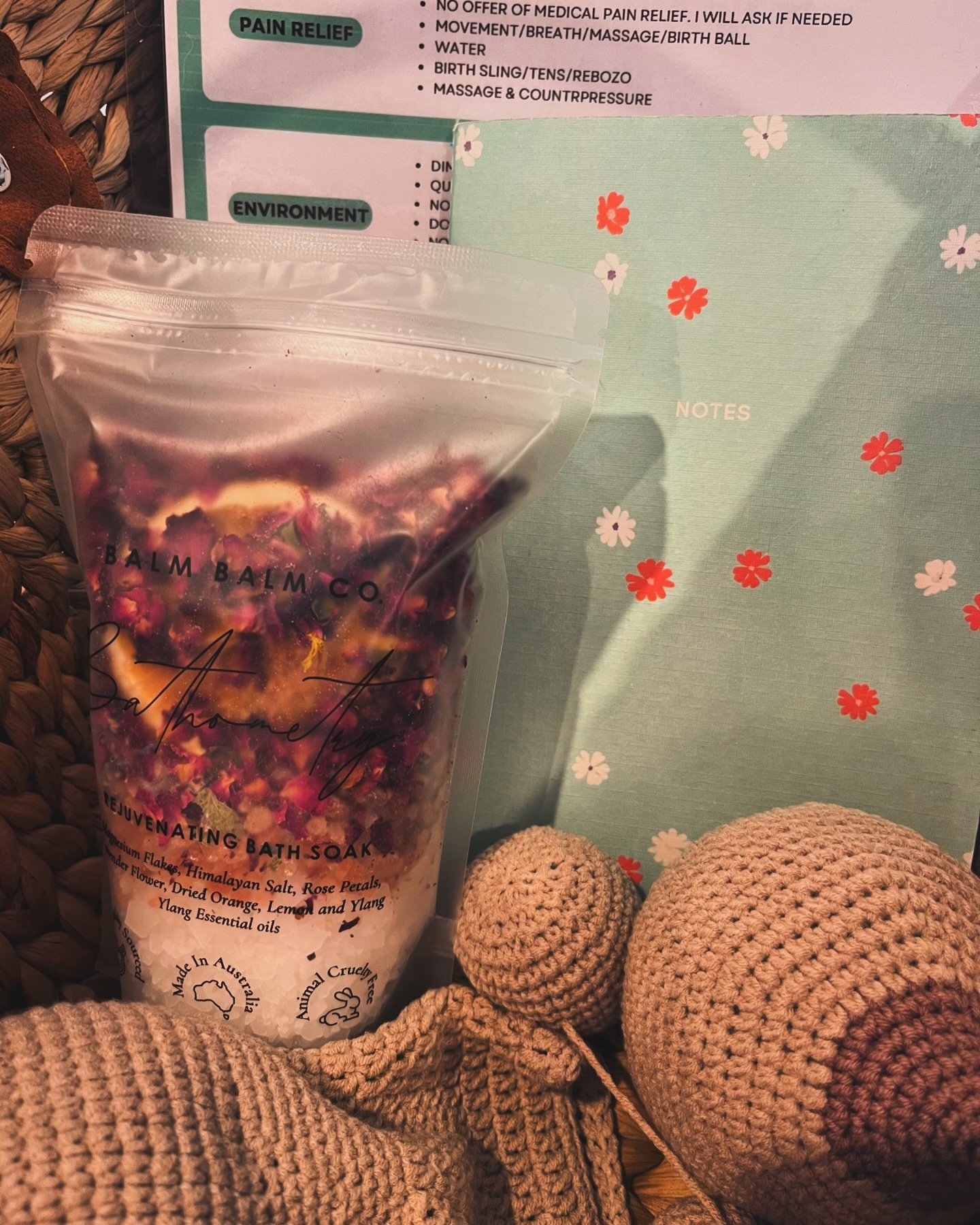 TODAY&rsquo;S DOULA BASKET
🧡 This Mama loves a bath - so a beautiful luxurious bath soak is the gift I picked for her
🧡 She already has my TENS, birth sling and rebozo at her home, the only thing I need to bring today is my crochet boob so we can c