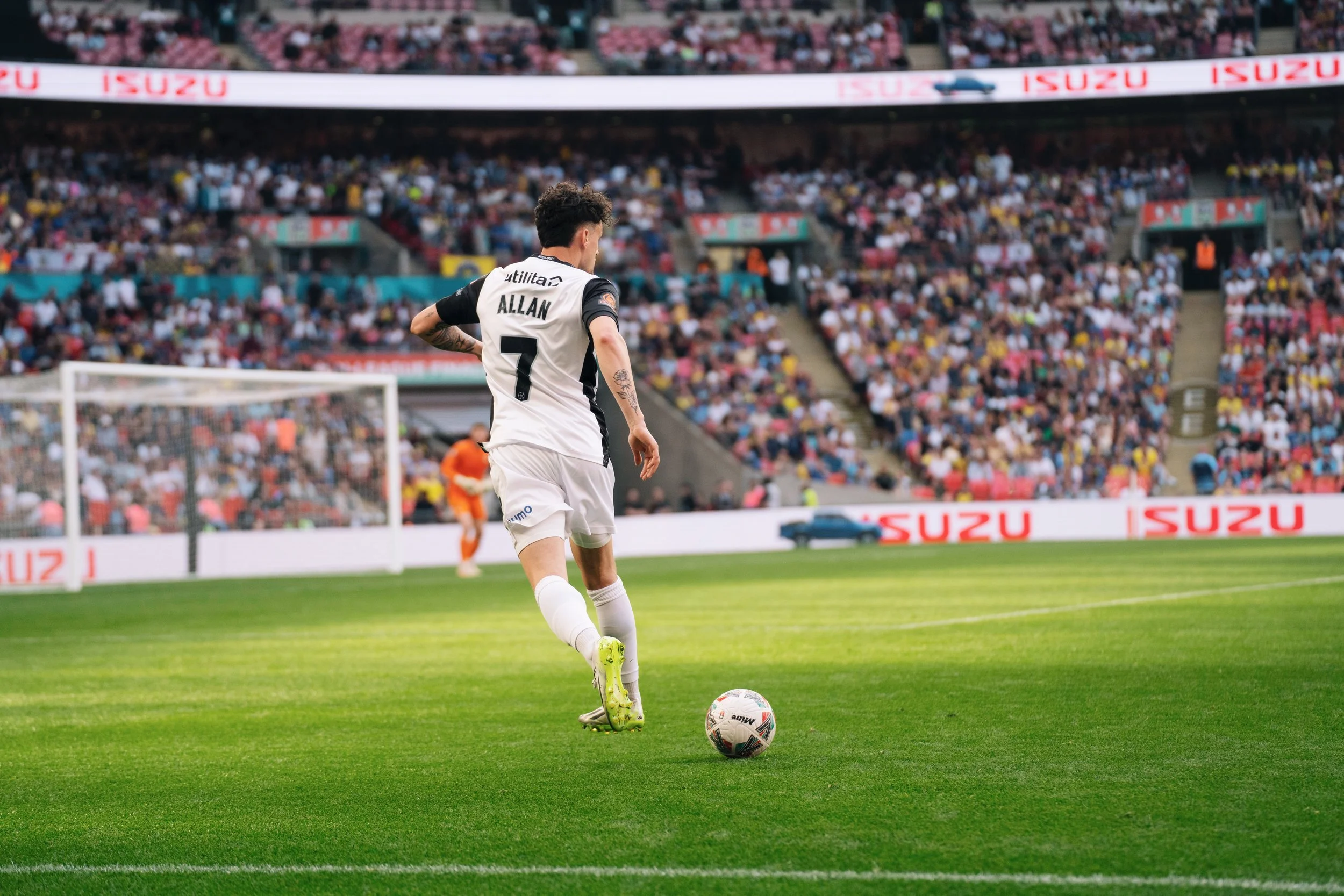 Isuzu Final 280_VSCO.jpg