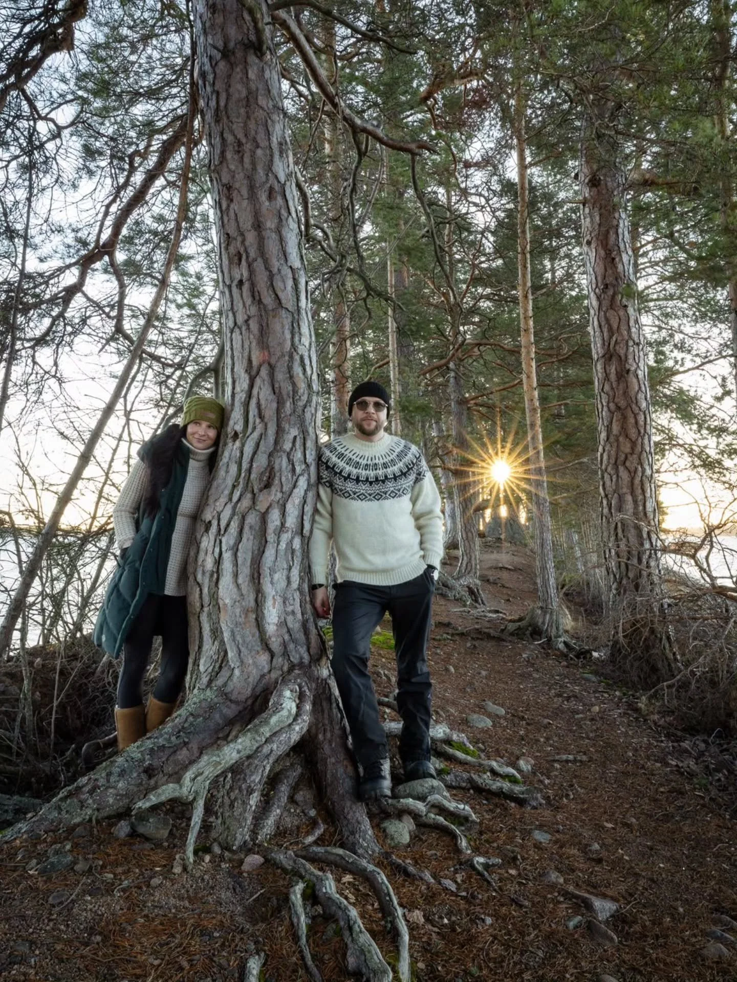 Kolme vuotta. Niin kauan olemme Minnan kanssa kulkeneet yhdess&auml; runojen ja valokuvien maailmassa, rakentaen pala palalta yhteist&auml; runovalokuvakirjaamme.

Nyt olemme projektissa uudessa vaiheessa: etsimme kirjalle taittajaa, jotta p&auml;&au