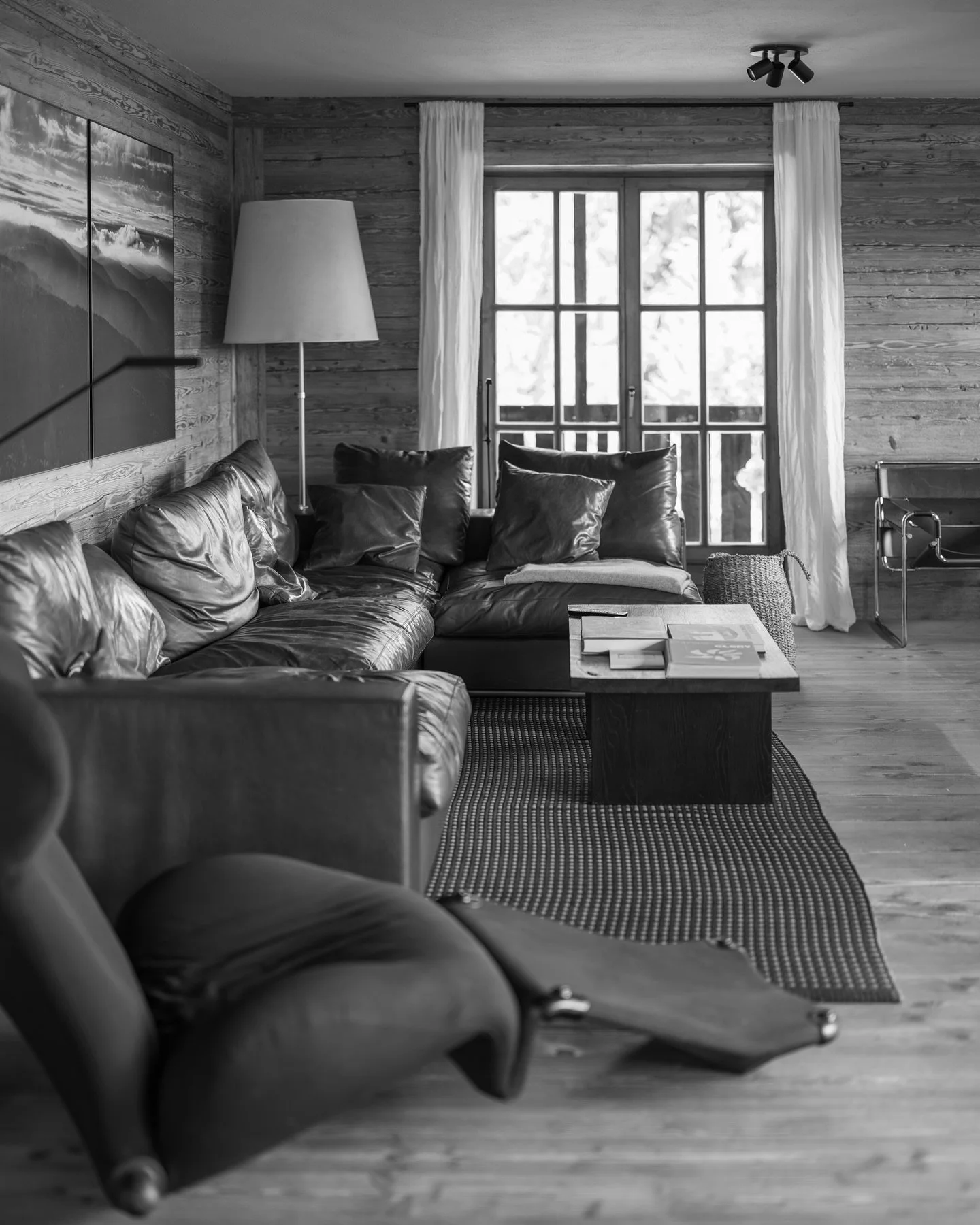 It&lsquo;s in the details sometimes..
FARMHOUSE IN THE BAVARIAN FOREST
Living Space Design by Rudolf Innenarchitektur - a house that combines old and new - modern craftmanship with natural materials and their patina. 
A place to feel home. 

#interio