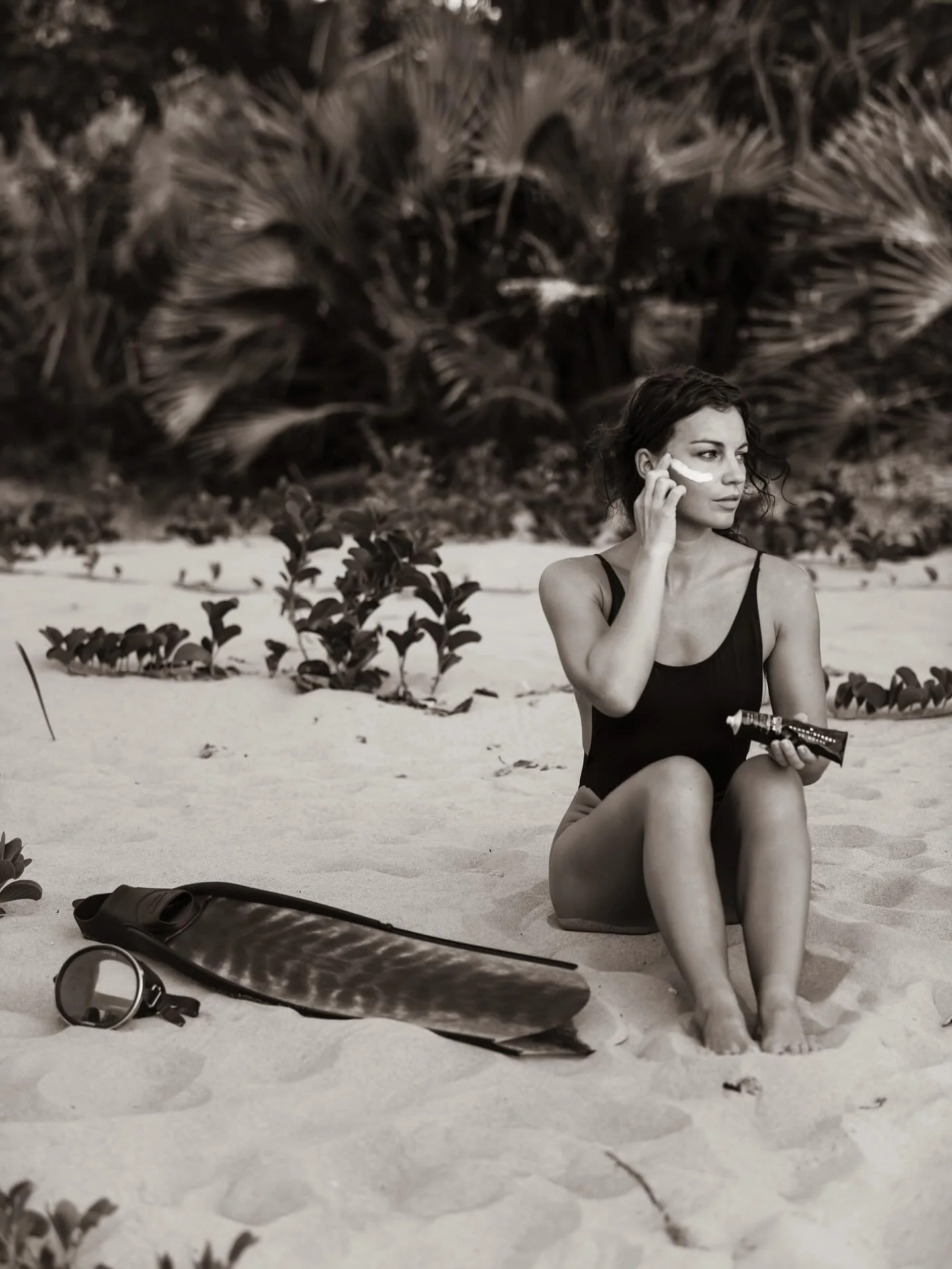 &bull; Coral Conscious &bull;

As someone who is in a deep love affair with our reefs, I am so thankful that brands such as @beachstreet_skincare exist to combine eco consciousness with natural skincare. 

Our underwater gardens are facing threats on