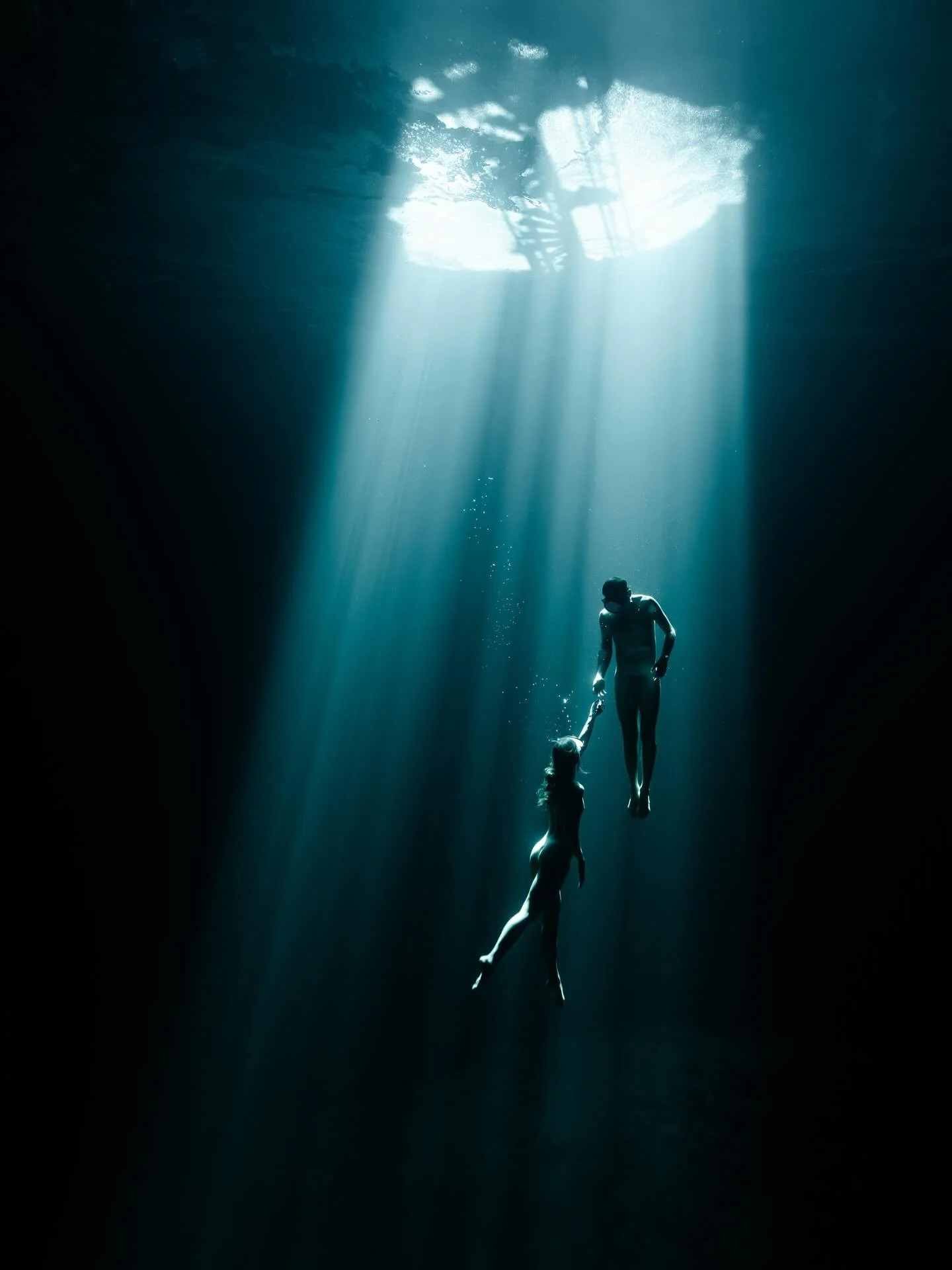 &bull; The Depths &bull; 

I&rsquo;ve been spending so much time in my pastel paradise lately getting ready to relaunch my &lsquo;Vanishing Gardens&rsquo; coral collection in person, but I feel it&rsquo;s such a contrast with my usual underwater aest