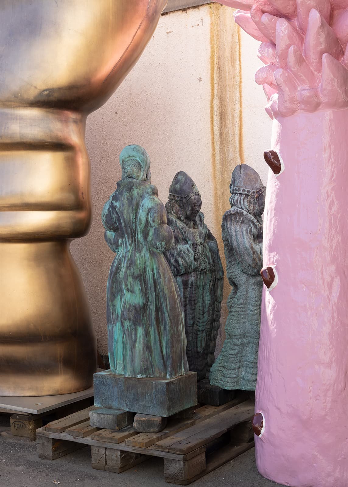 t.schuette+bronze+koenig+mutter-erde.jpg