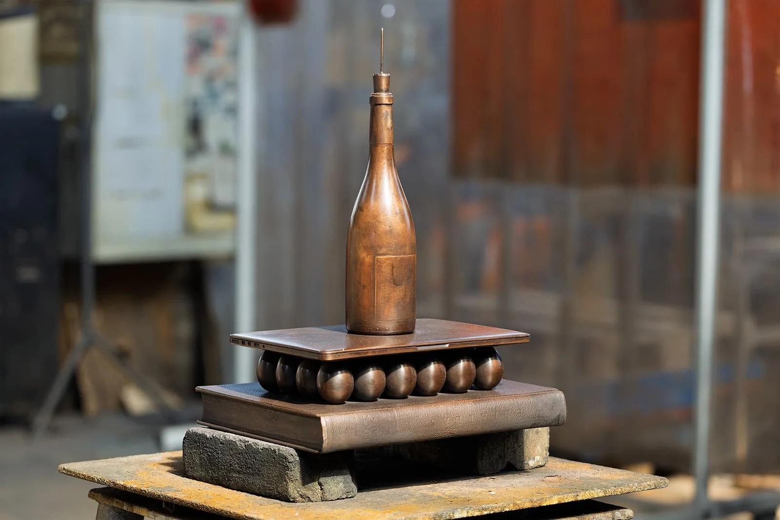 Alicja Kwade Bronze Skulptur.jpg