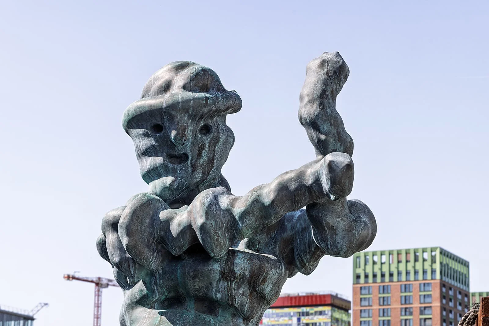 Letzter Geist von Thomas Schütte: Bronze patiniert, auf dem Hof der Kunstgießerei Kayser