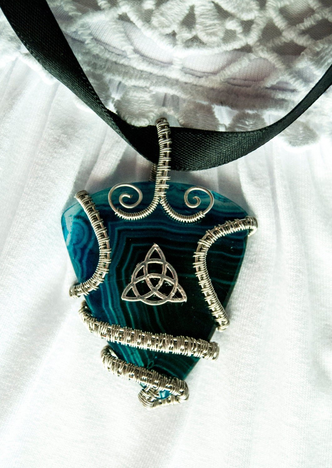 https://i.etsystatic.com/11226199/r/il/d2b21f/1060583527/il_fullxfull.1060583527_eaeu.jpg