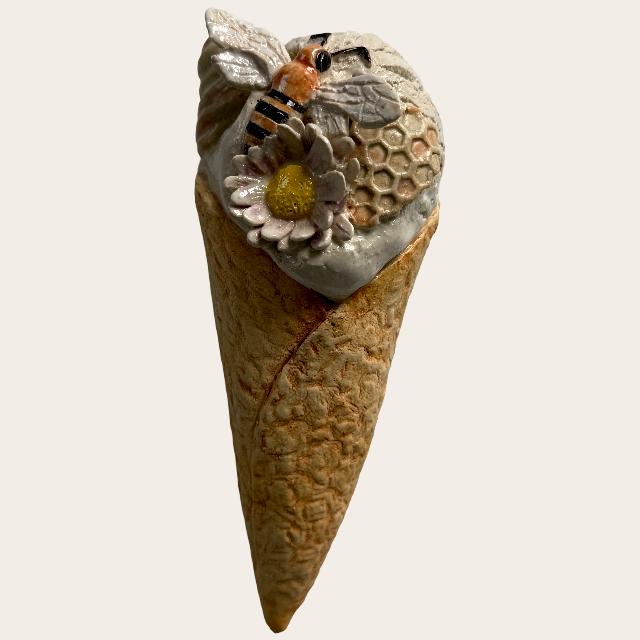 Piritta Huhta keraaminen jäätelötötterö - Honey Cream