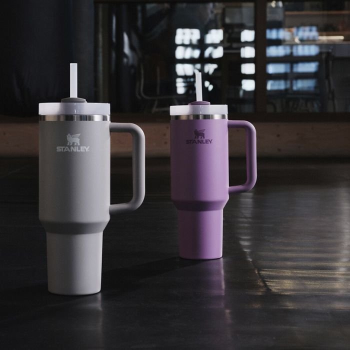 large_jpg-stanley_the_quencher_h2.o_flowstate_tumbler_40oz__ash_lilac_lifestyle_019__1.jpg