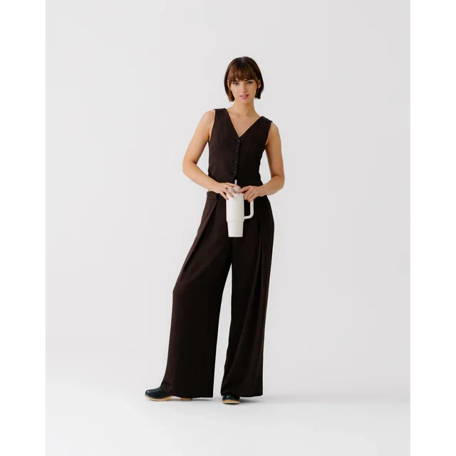Web_PNG_Square-Stanley_Quencher_FlowState_30oz_Cream_Lifestyle_2.webp