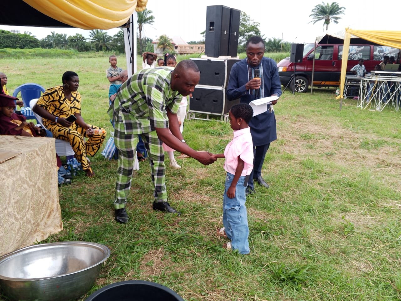 Ivitee_Handing_Over_Prize.jpg