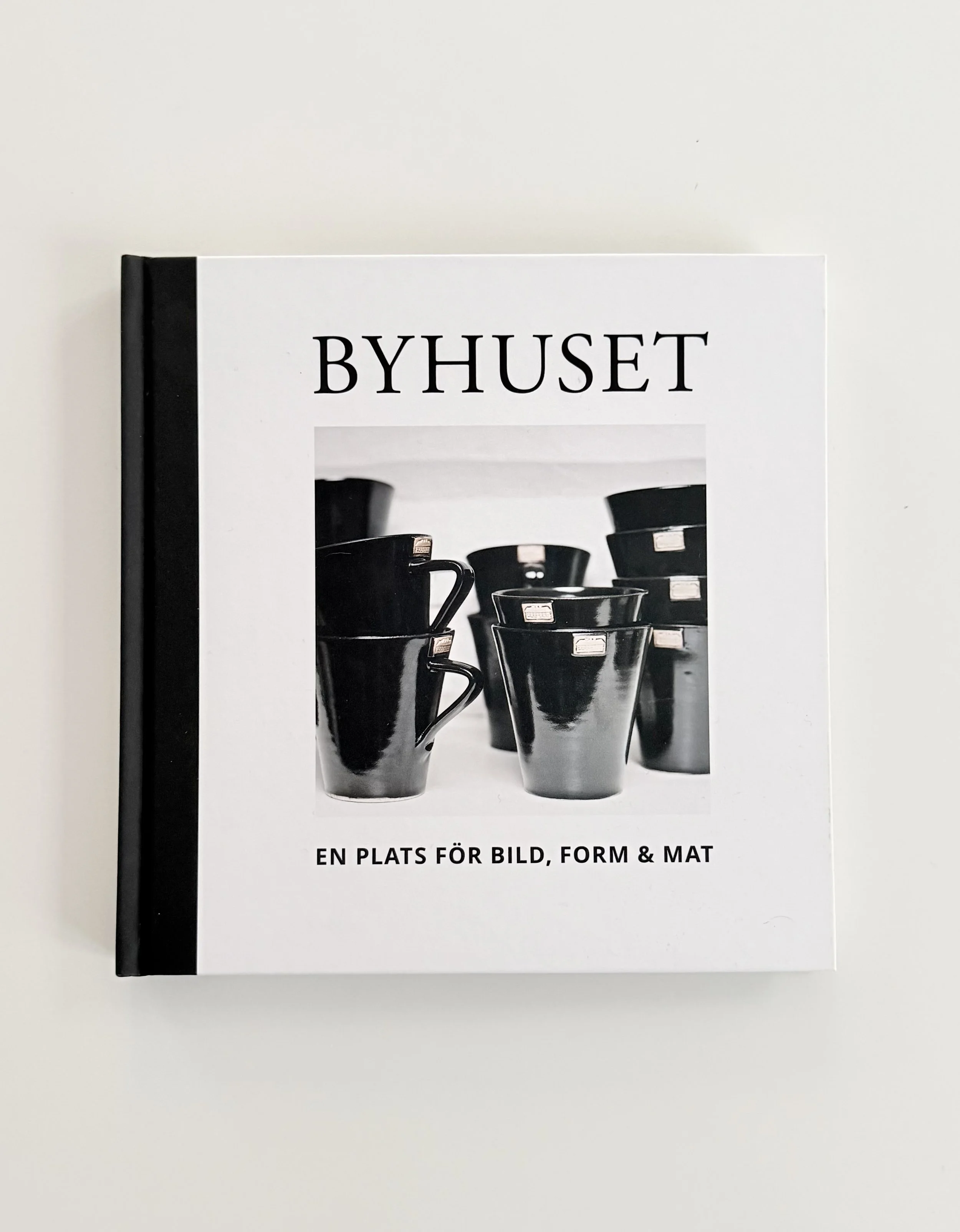 BYHUSET, BOK