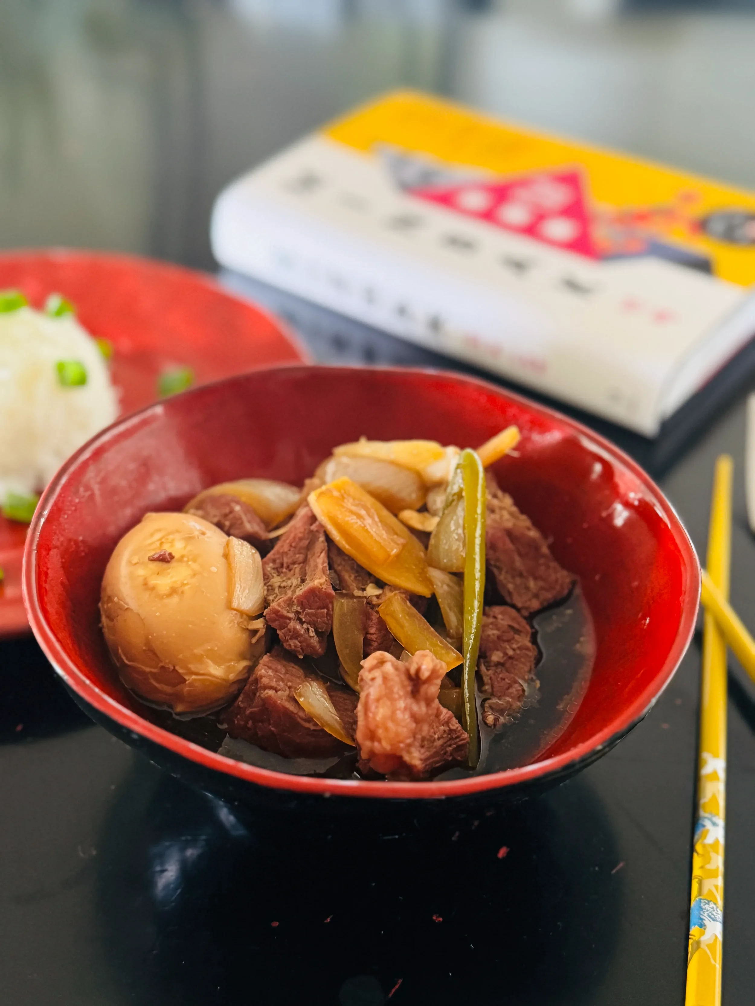 What to Eat While Reading Minbak: A Food Pairing Guide