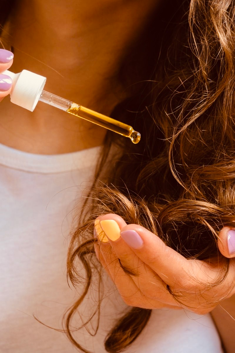 What Your Hair Is Actually Telling You: A Non-Toxic Hair Barrier Repair Guide