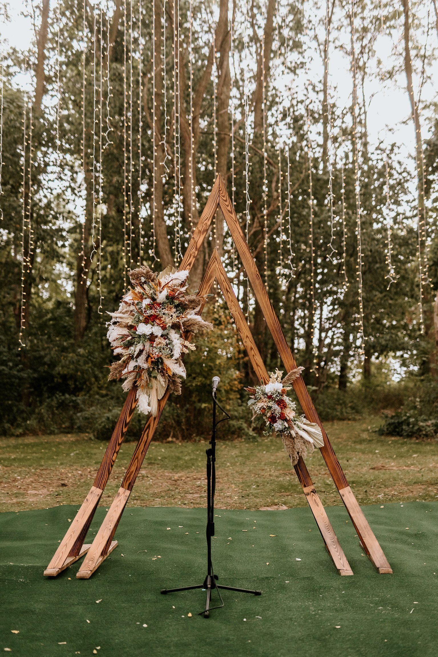 Double Triangle Arbor
$150