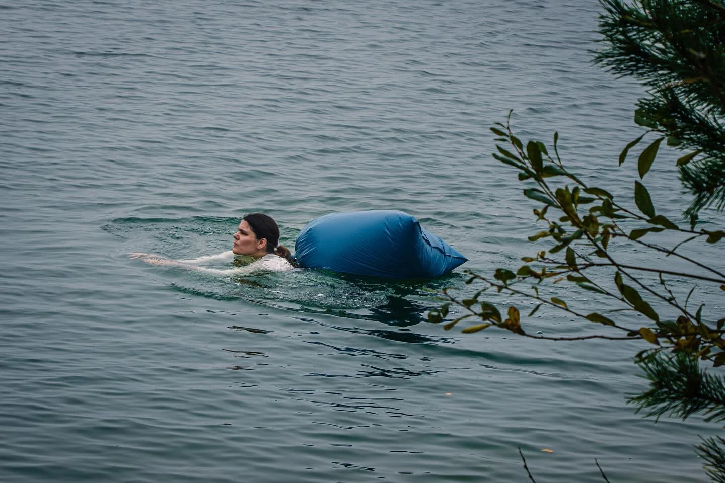 Vorig weekend ging ik samen met @gnuijten en @sebastiaanamador van Wildwood Coaching 24 uur de natuur in.

Terug naar de basis.
Geen telefoon. 
Geen afleiding. 
Geen comfort.

18 kilometer lopen met 15 kilo bepakking.
300 meter door koud wate