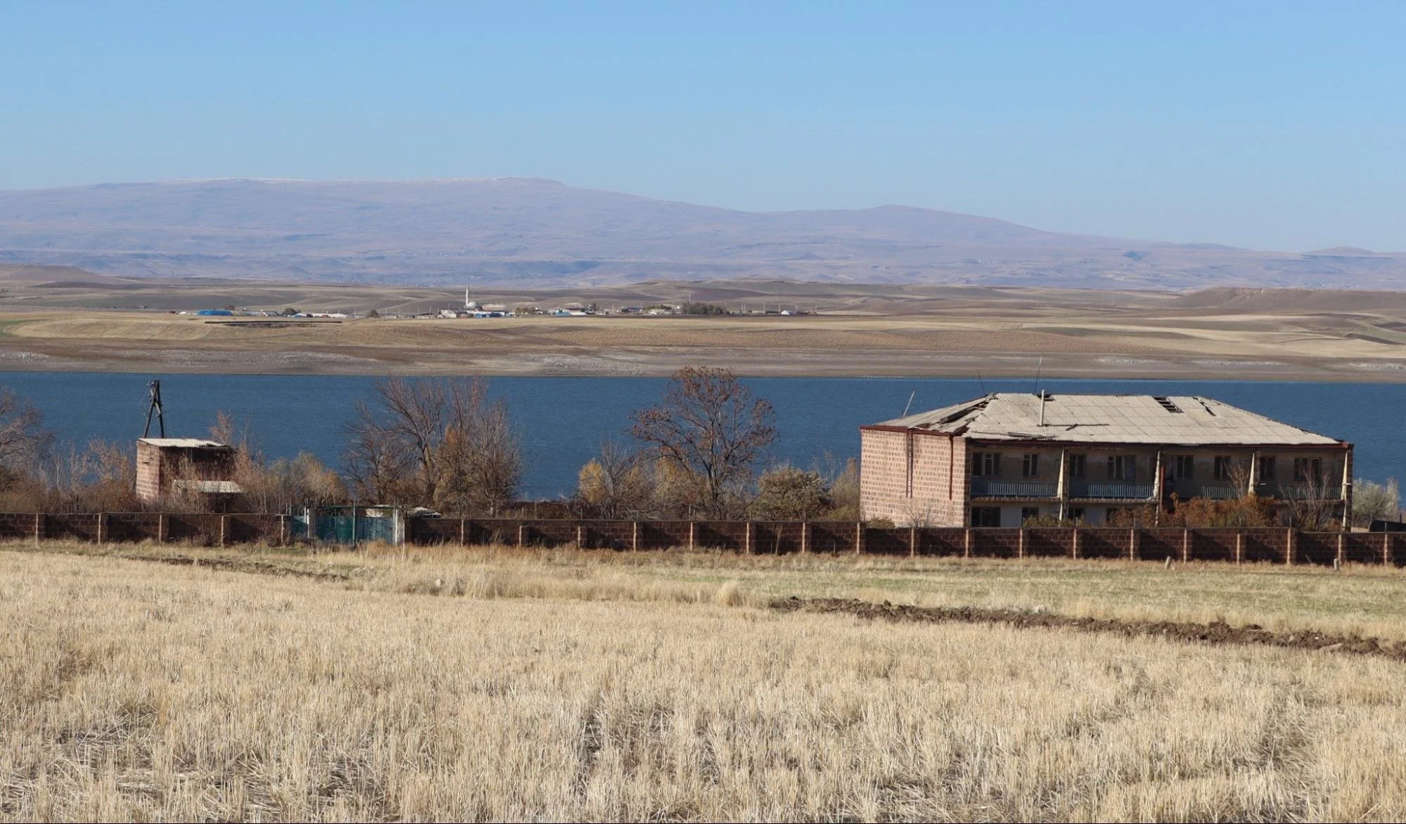 Akhuryan Reservoir on the Armenia–Turkey border.jpg