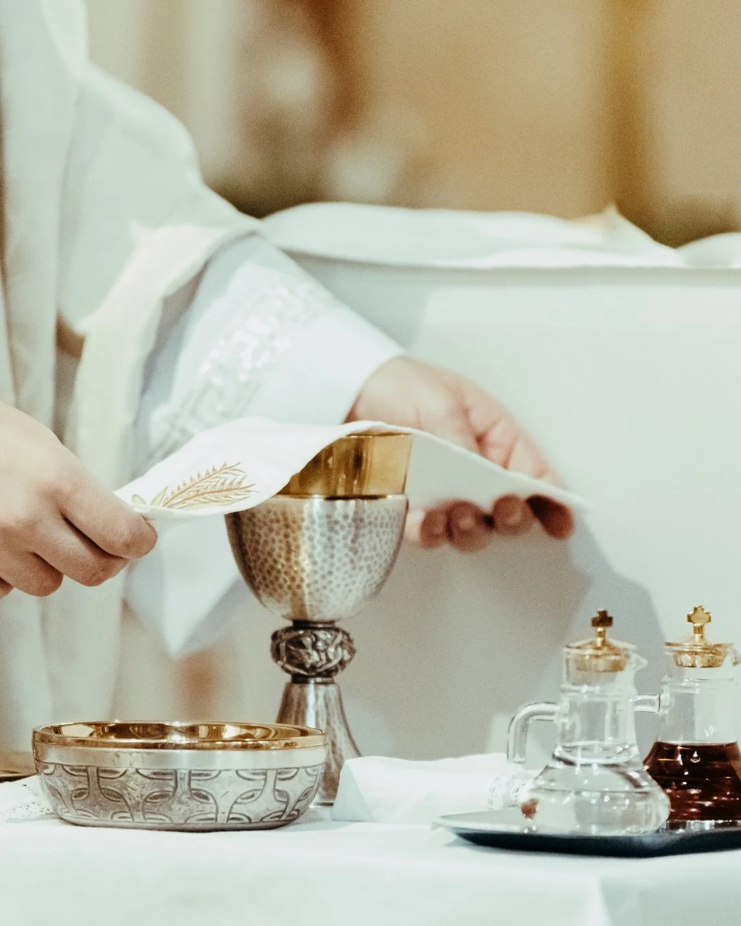 Communion at Saint James Episcopal Church 

If you&rsquo;d prefer to receive communion in your seat, we&rsquo;re happy to bring it to you.  Just let one of the ushers know.  We&rsquo;re glad to assist!

If you prefer a gluten-free wafer, please ask t